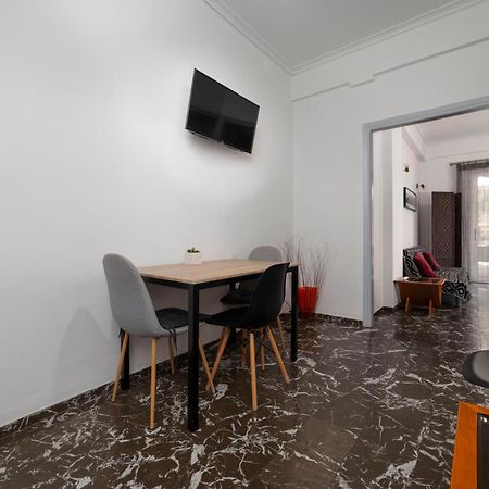 Local Urban Living 2Bd Apartment In Атина Екстериор снимка