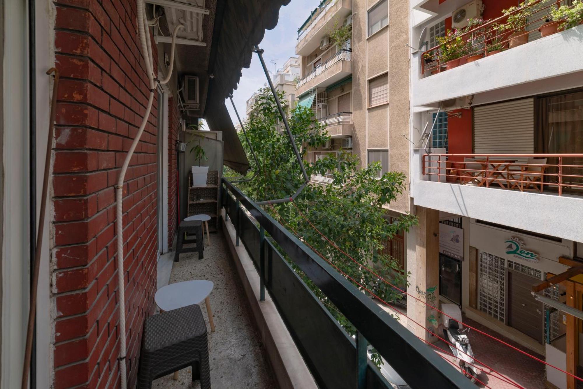 Local Urban Living 2Bd Apartment In Атина Екстериор снимка