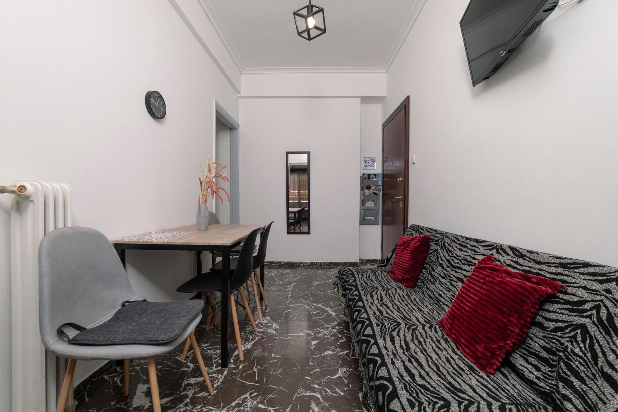 Local Urban Living 2Bd Apartment In Атина Екстериор снимка