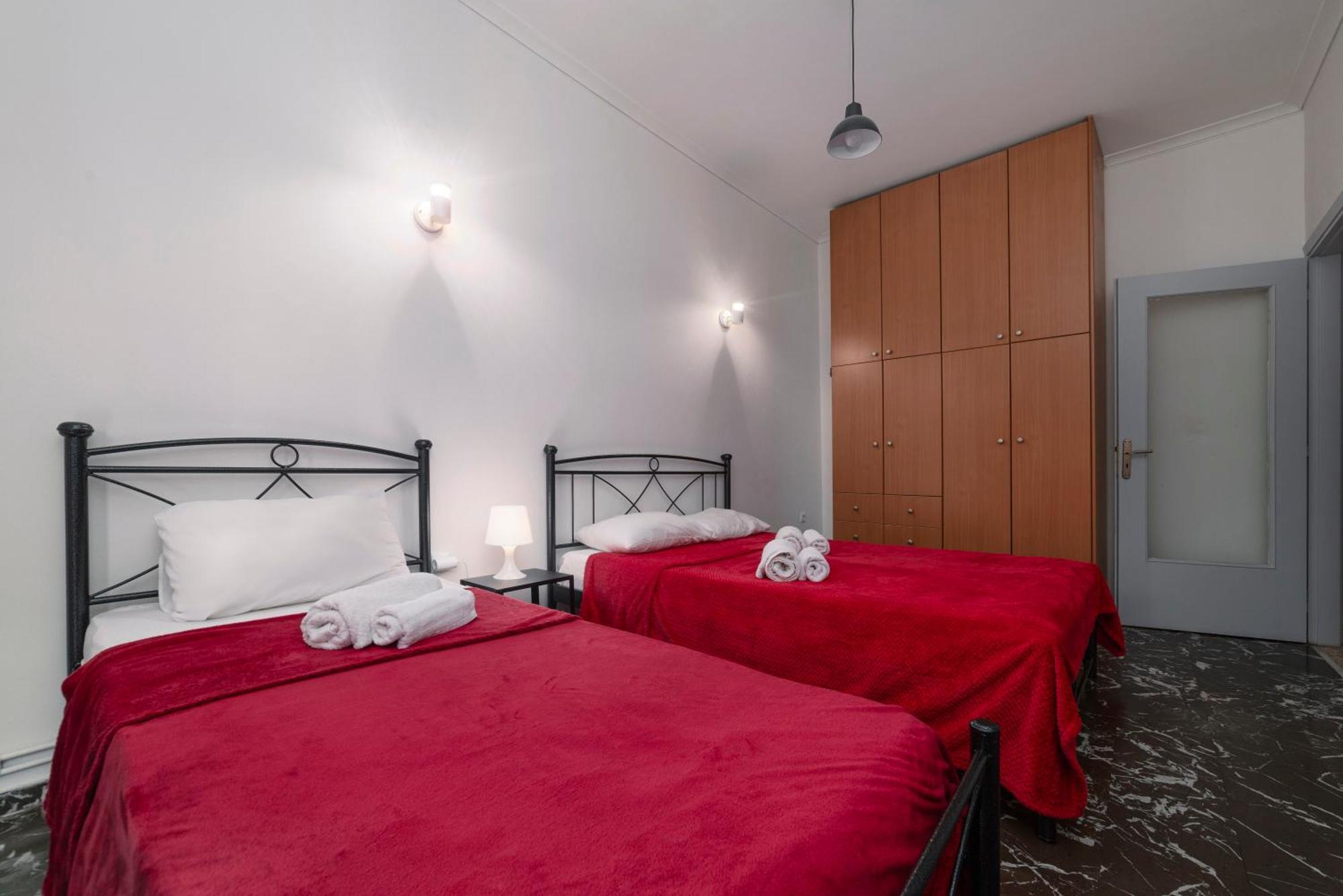 Local Urban Living 2Bd Apartment In Атина Екстериор снимка