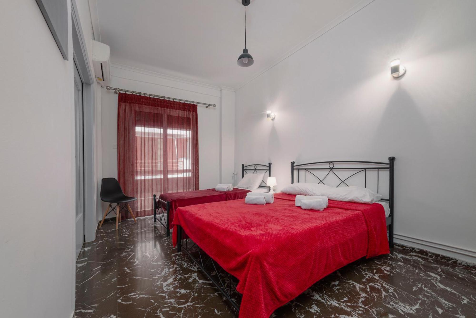 Local Urban Living 2Bd Apartment In Атина Екстериор снимка