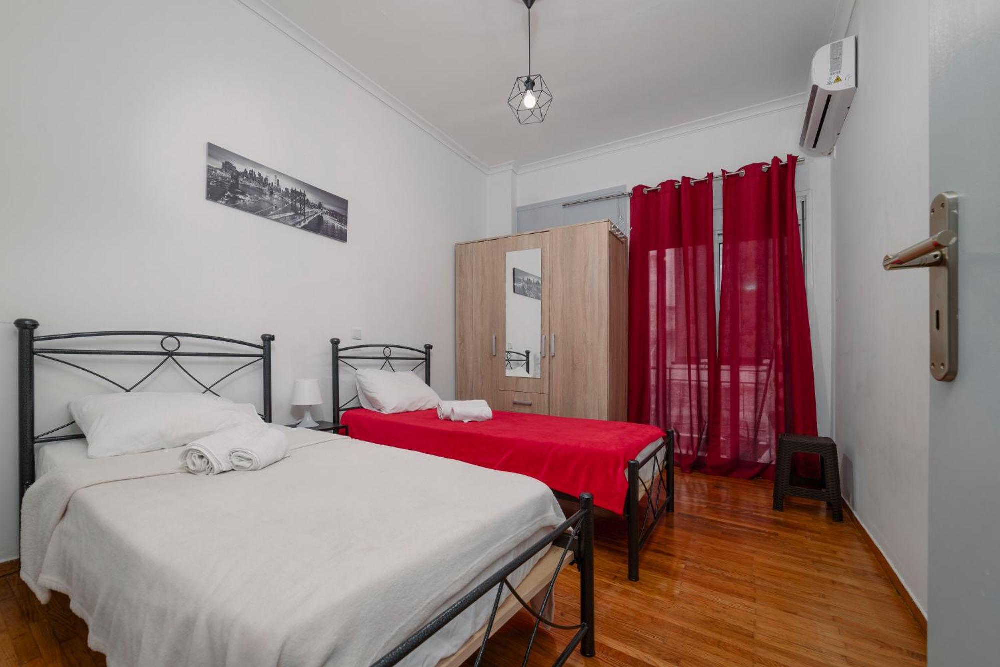 Local Urban Living 2Bd Apartment In Атина Екстериор снимка