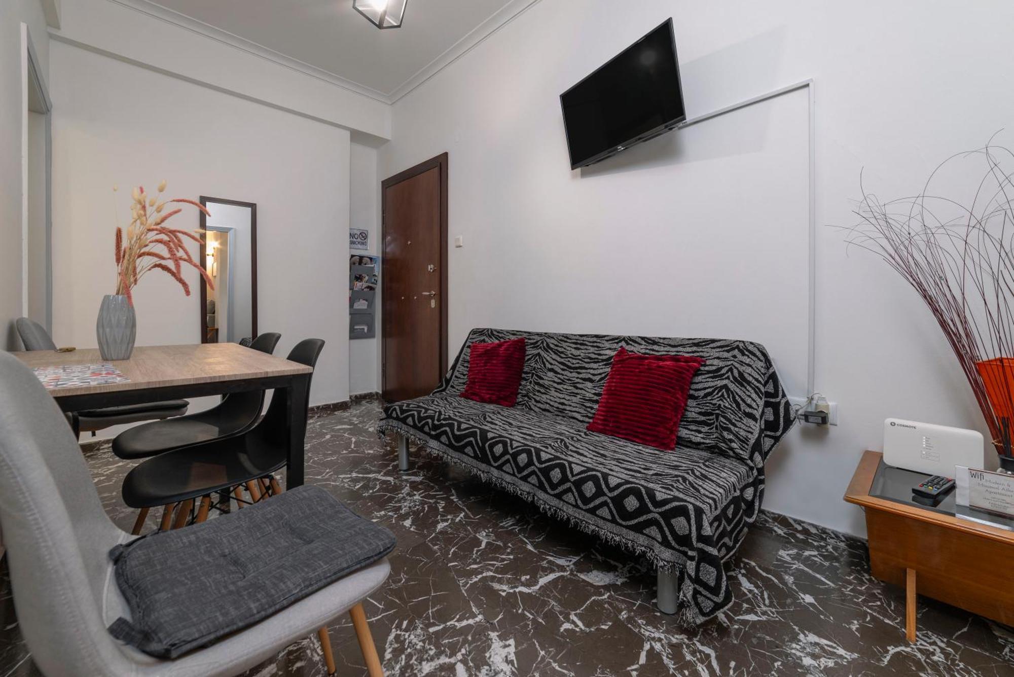 Local Urban Living 2Bd Apartment In Атина Екстериор снимка