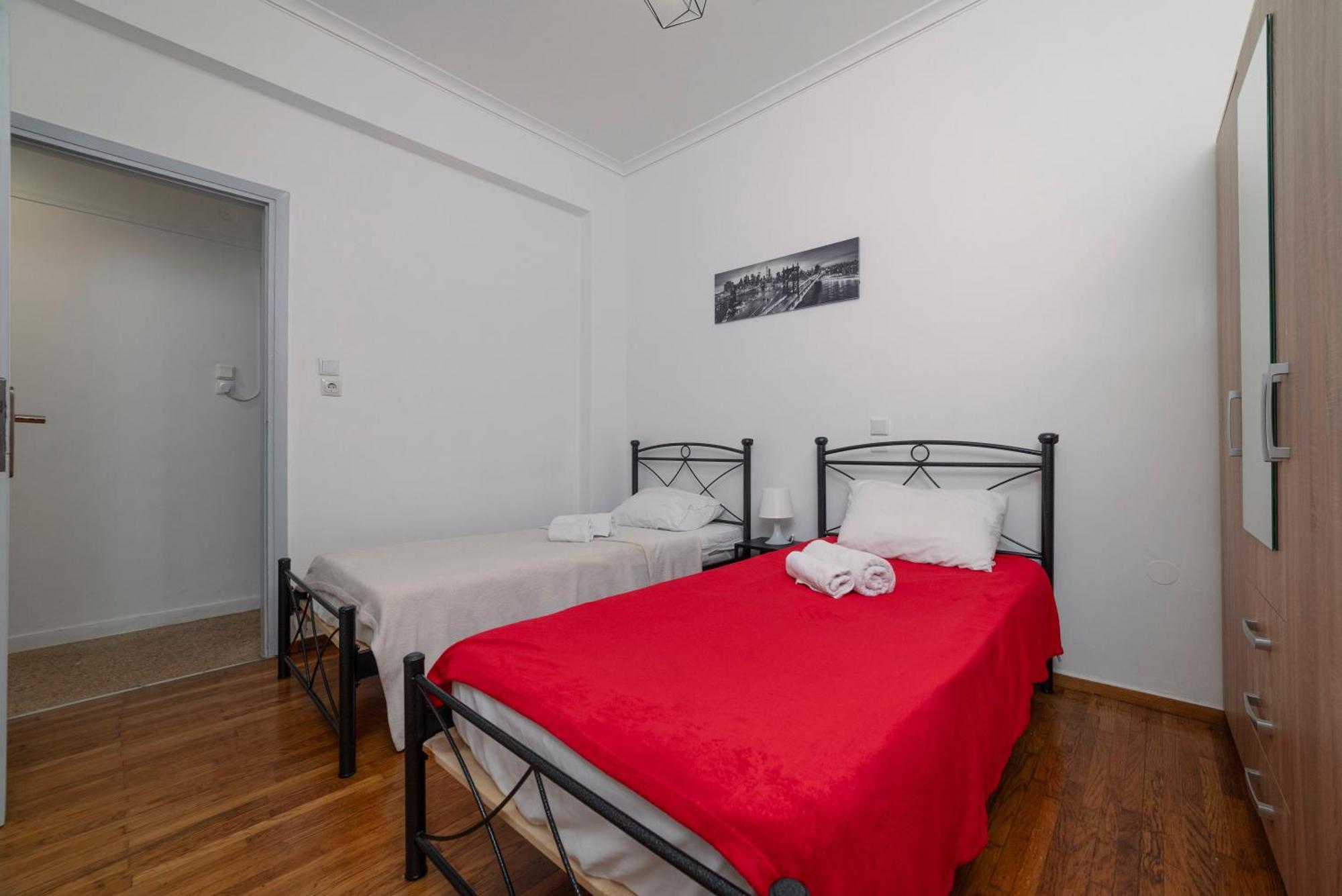 Local Urban Living 2Bd Apartment In Атина Екстериор снимка