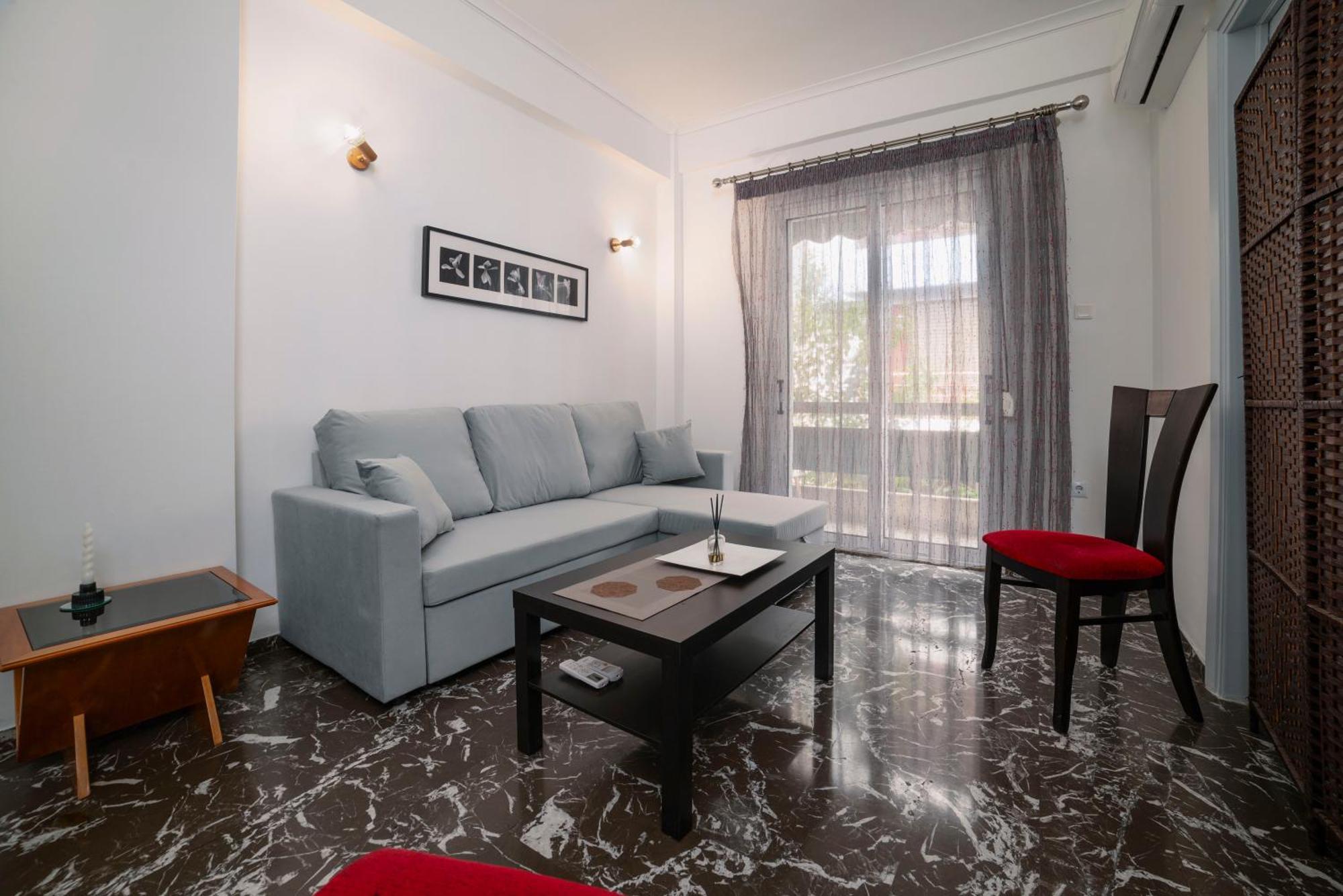 Local Urban Living 2Bd Apartment In Атина Екстериор снимка