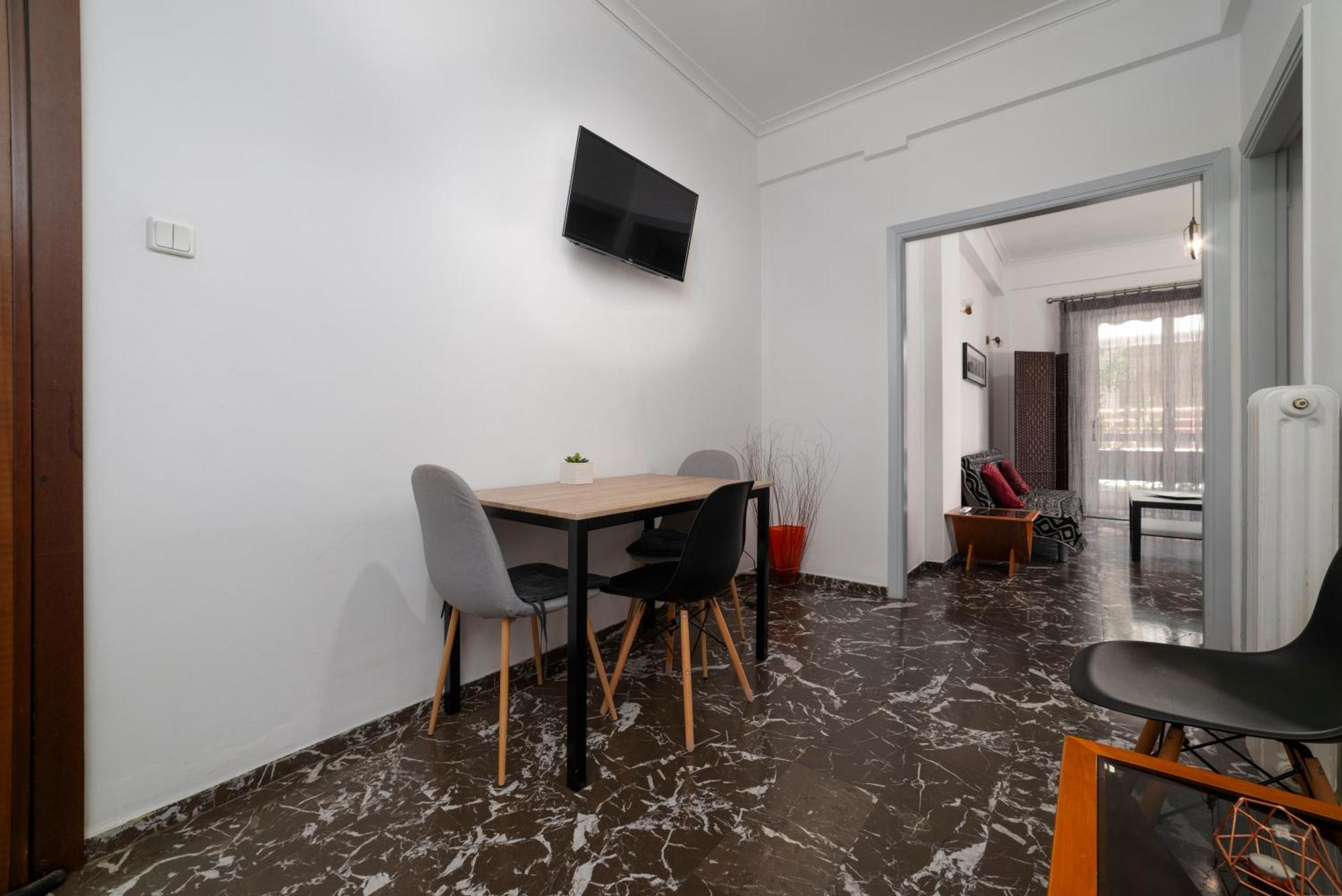 Local Urban Living 2Bd Apartment In Атина Екстериор снимка