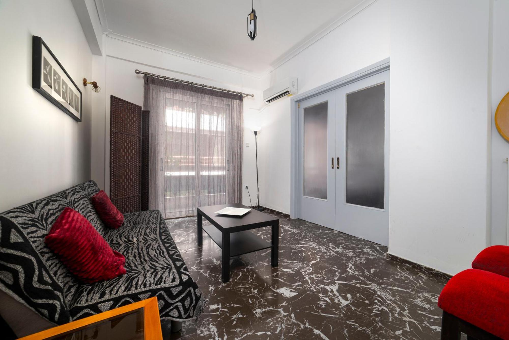 Local Urban Living 2Bd Apartment In Атина Екстериор снимка