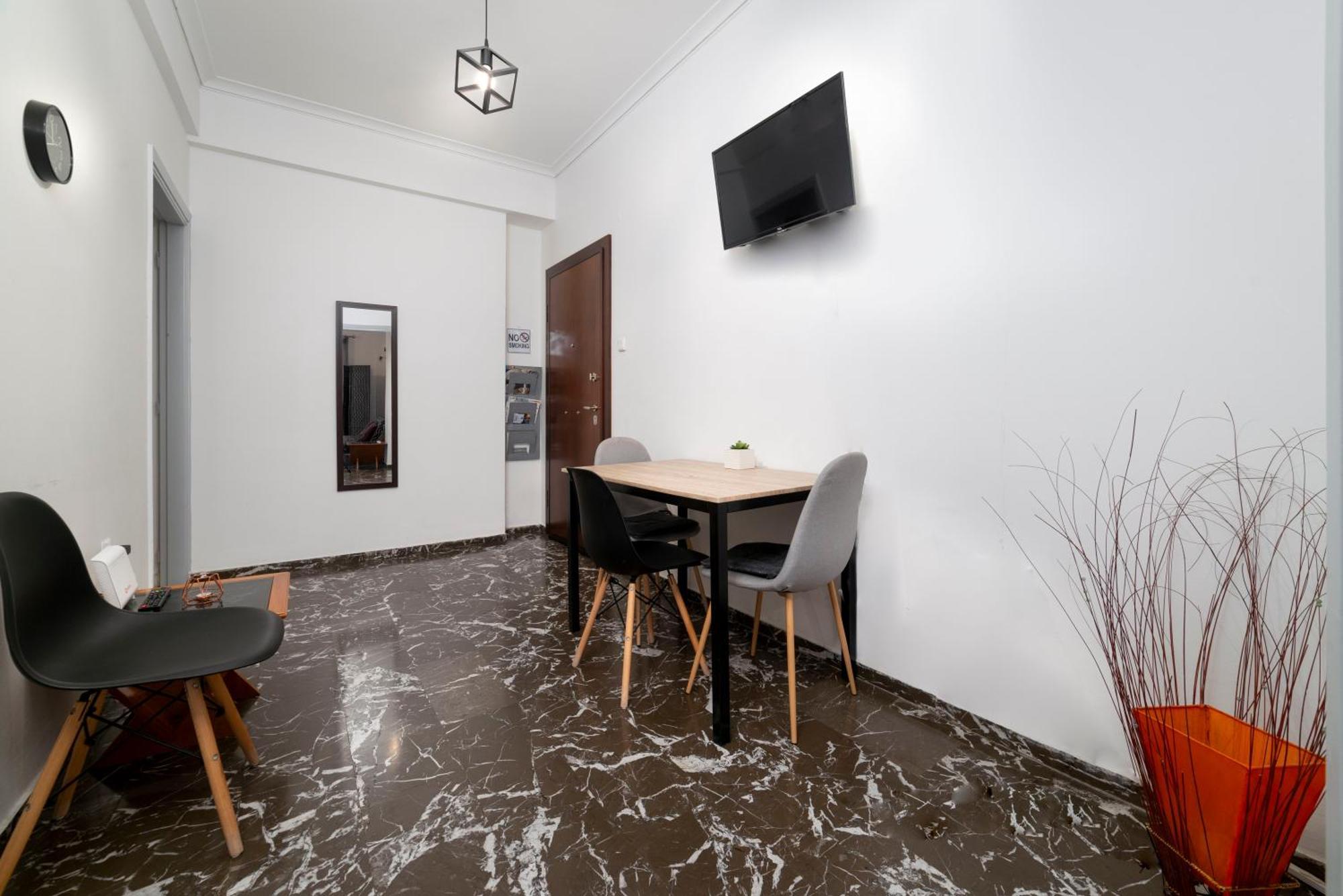 Local Urban Living 2Bd Apartment In Атина Екстериор снимка